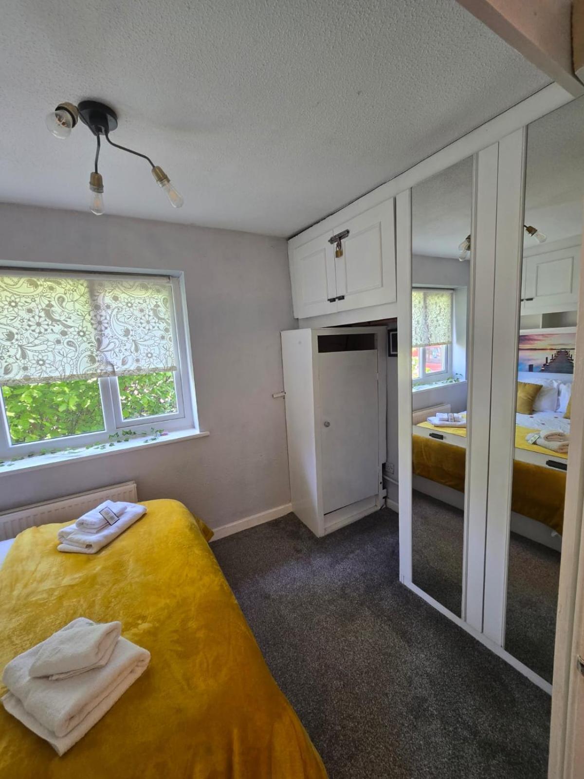 Elegant 2 Bed With Hot Tub And A Host Of Amenities Holiday home Liverpool