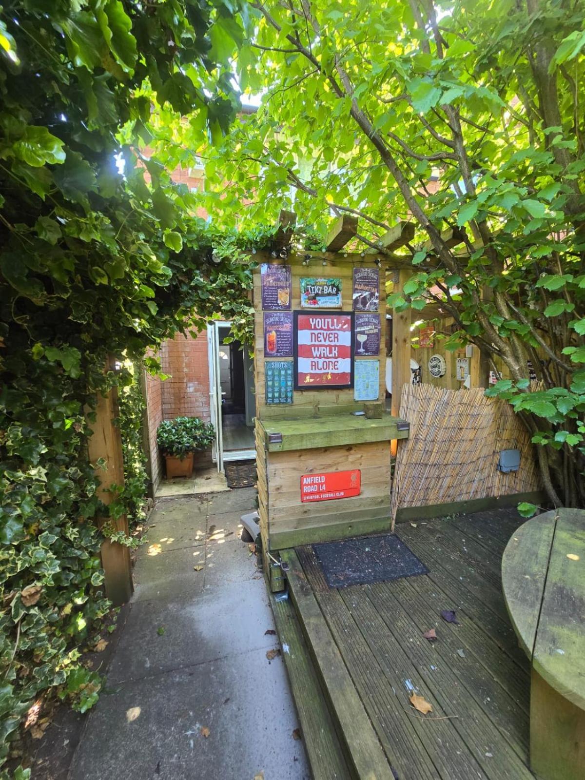 Elegant 2 Bed With Hot Tub And A Host Of Amenities Holiday home Liverpool