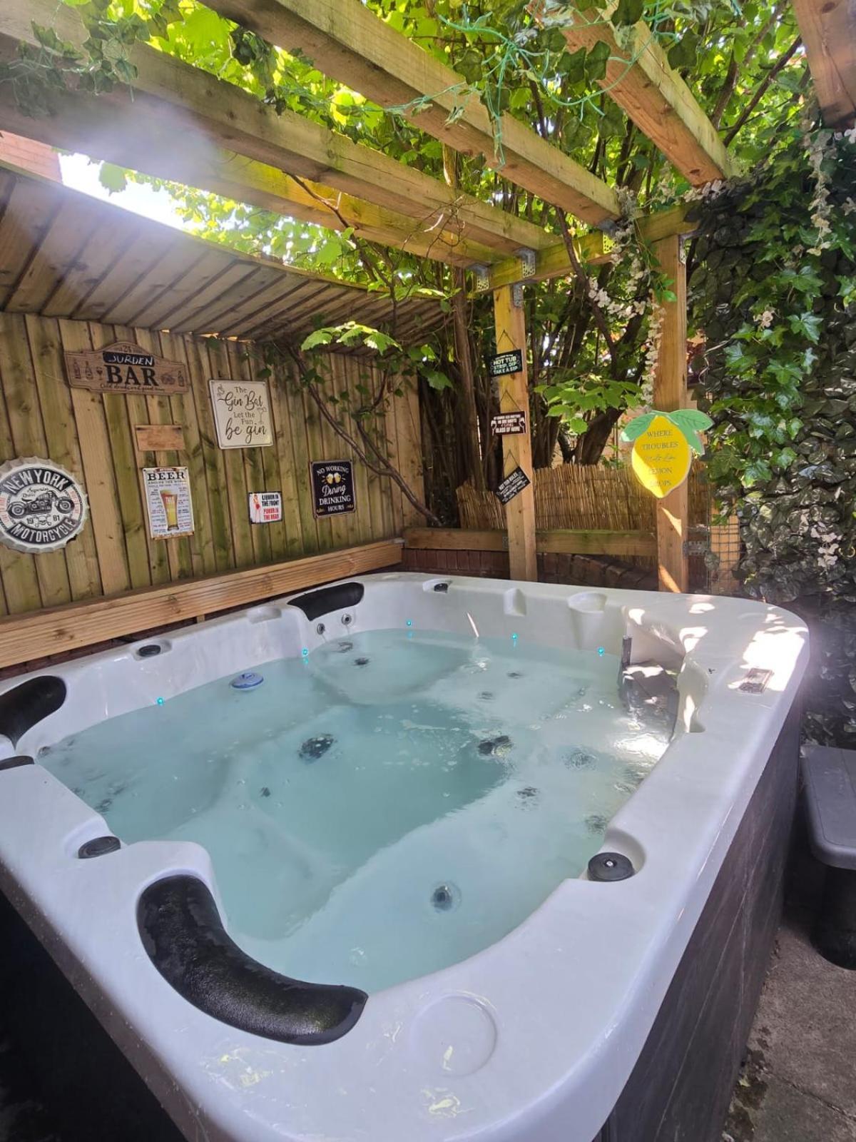 Elegant 2 Bed With Hot Tub And A Host Of Amenities Holiday home *