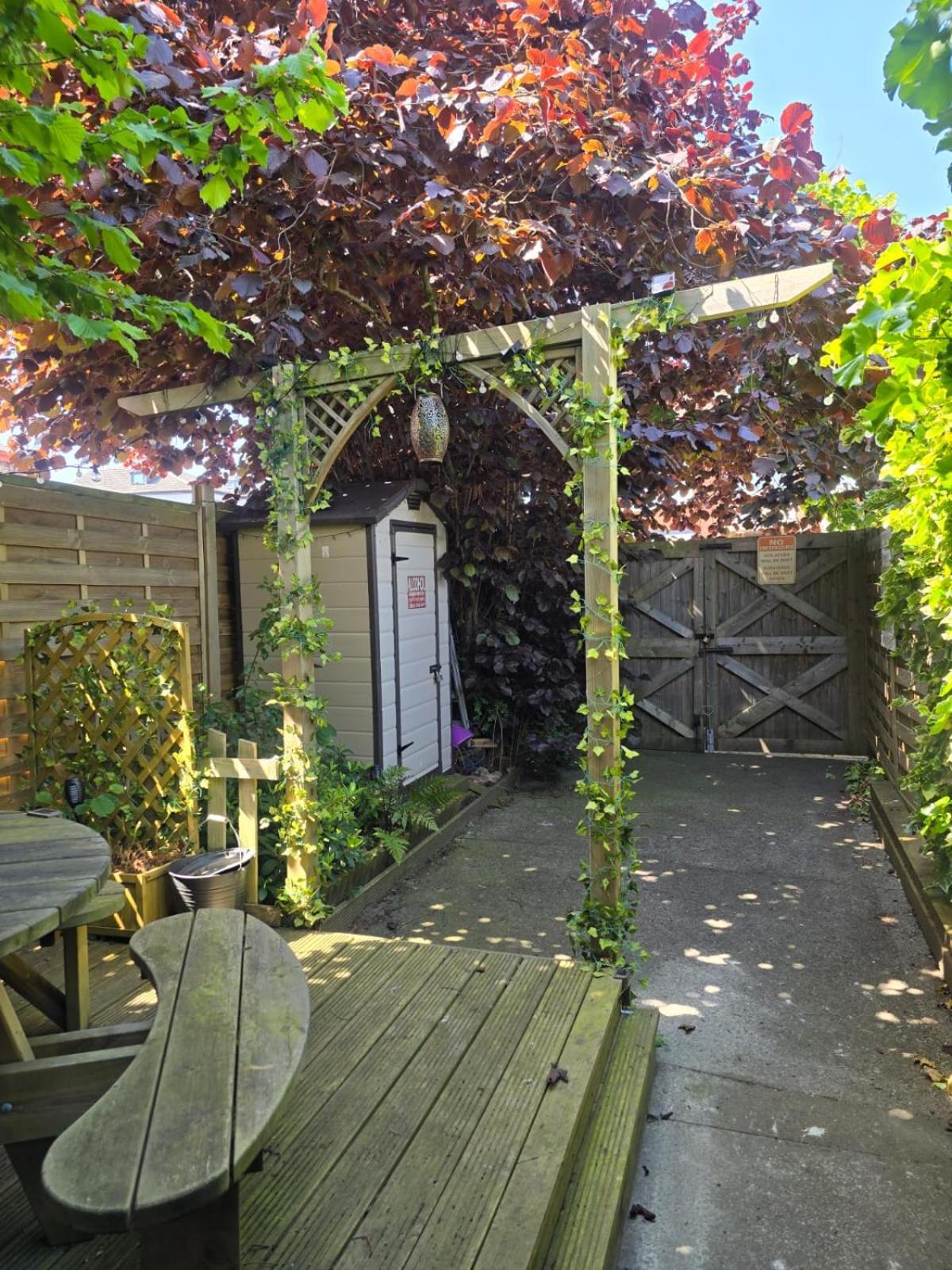 Elegant 2 Bed With Hot Tub And A Host Of Amenities Holiday home Liverpool