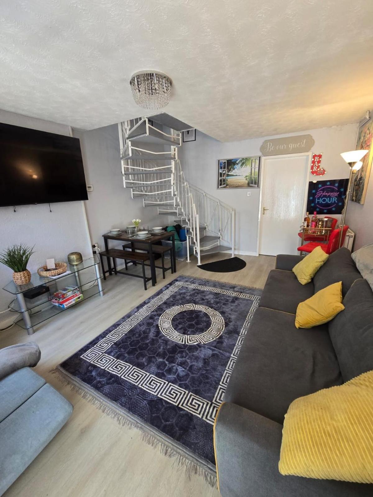 Elegant 2 Bed With Hot Tub And A Host Of Amenities Liverpool