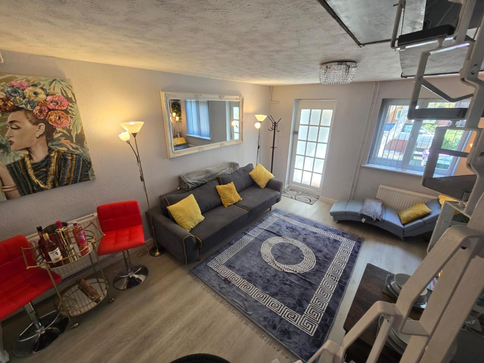 Elegant 2 Bed With Hot Tub And A Host Of Amenities Holiday home Liverpool