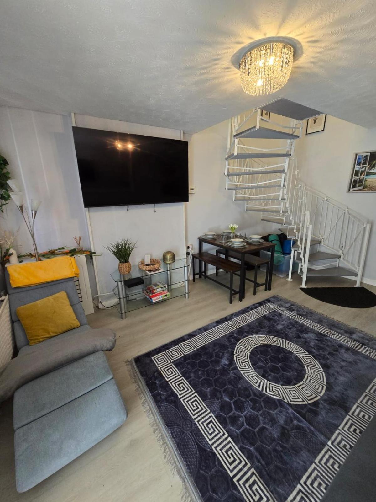 Elegant 2 Bed With Hot Tub And A Host Of Amenities * Liverpool