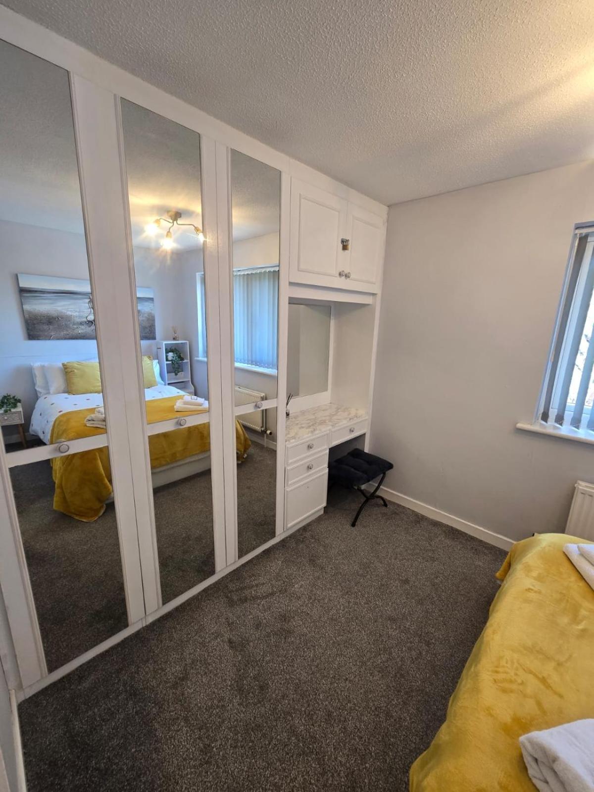 Elegant 2 Bed With Hot Tub And A Host Of Amenities Holiday home