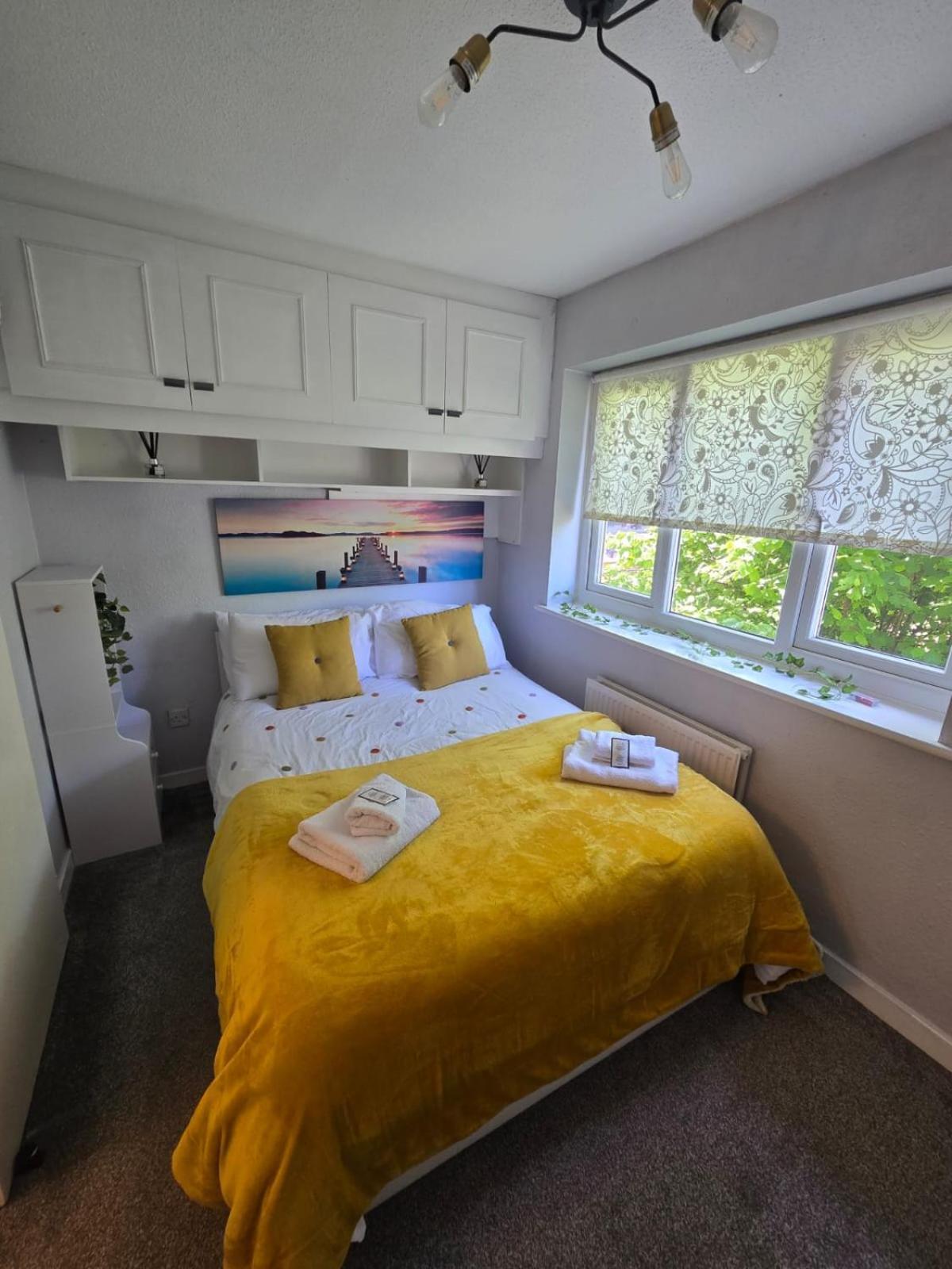 Holiday home Elegant 2 Bed With Hot Tub And A Host Of Amenities *